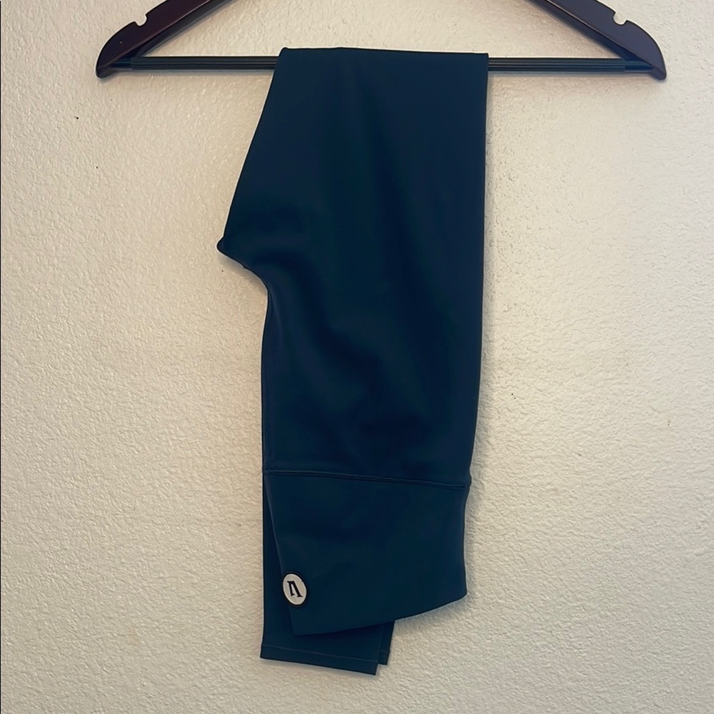 Vuori Black Kids Leggings small - worn once